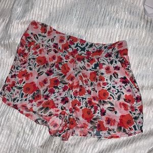 Flower patterned flowy shorts